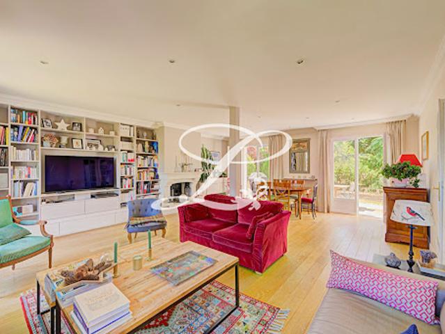 Vente Maison 6 pièces 228.9 m2 Le Mesnil le Roi