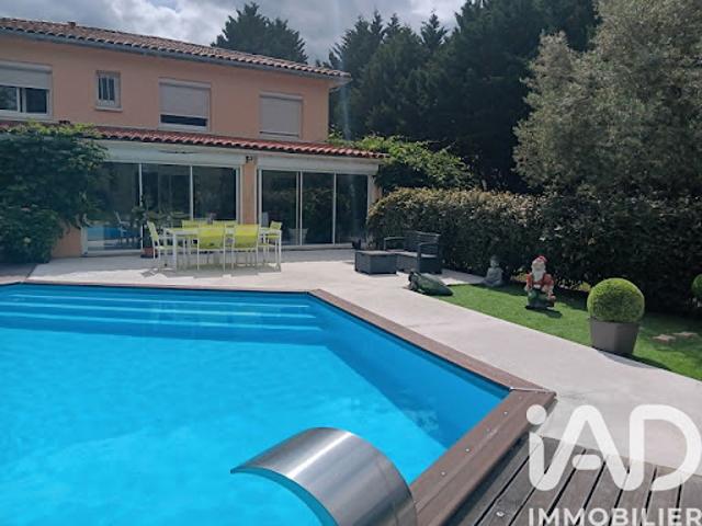 Vente Maison 6 pièces 220 m2 Saint Etienne de Tulmont