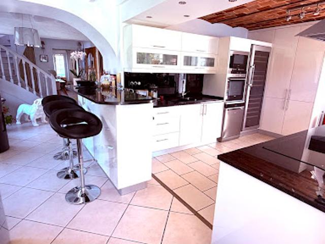 Vente Maison 6 pièces 220 m2 Saint Fargeau Ponthierry
