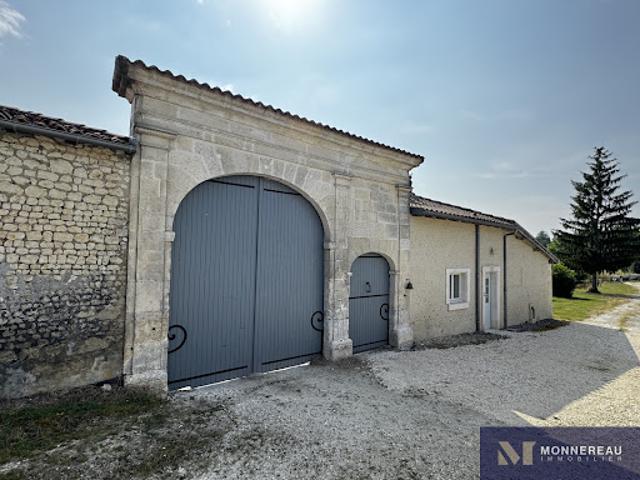 Vente Maison 6 pièces 234 m2 Challignac