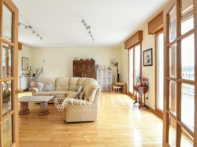 Vente Maison 6 pièces 238 m2 Le Mesnil le Roi