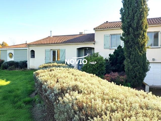 Vente Maison 6 pièces 233.3 m2 La chapelle baton