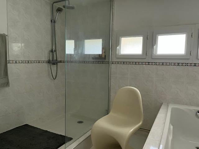 Vente Maison 6 pièces 244 m2 Saint Bonnet sur Gironde