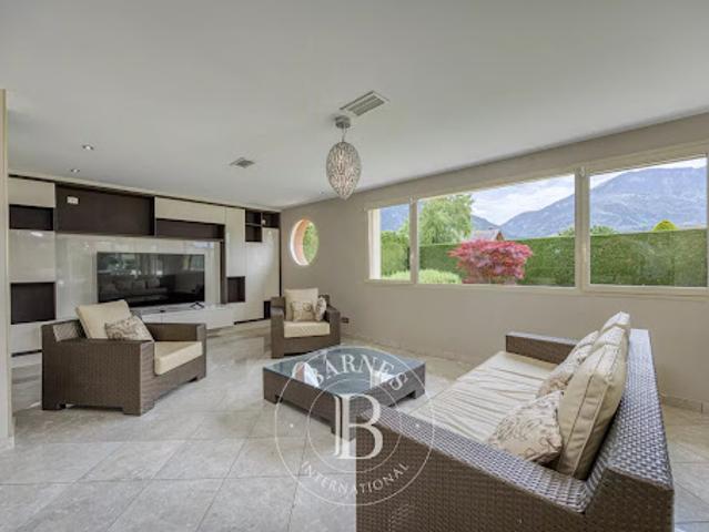 Vente Maison 6 pièces 249.74 m2 Saint Pierre en Faucigny