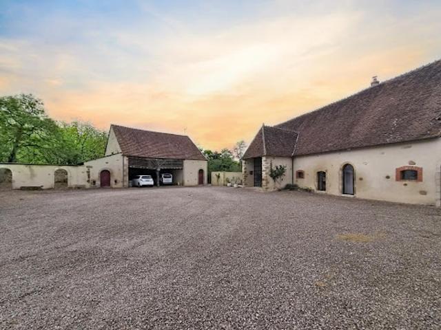 Vente Maison 6 pièces 250 m2 Châteaumeillant