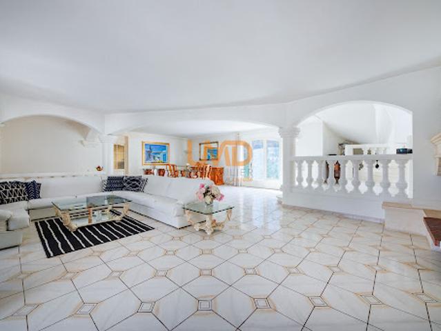 Vente Maison 6 pièces 270 m2 Marseille 13ème