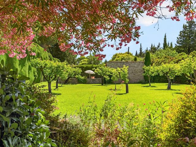 Vente Maison 6 pièces 270 m2 Paradou