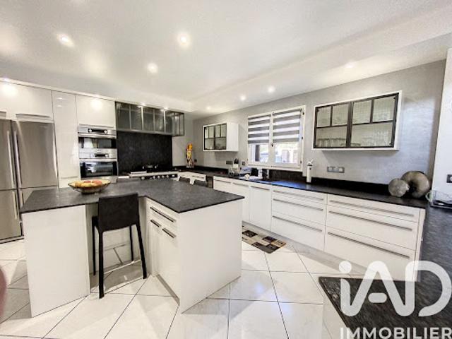 Vente Maison 6 pièces 270 m2 Saint Denis