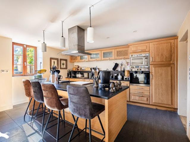 Vente Maison 6 pièces 281 m2 Rochechouart