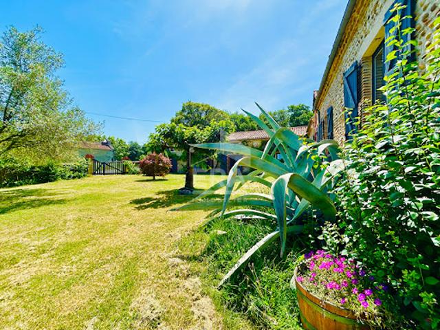 Vente Maison 6 pièces 300 m2 Villefranque