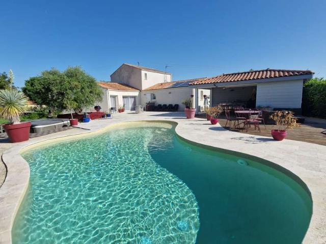 Vente maison 6 pièces Saint Denis du Pin 17