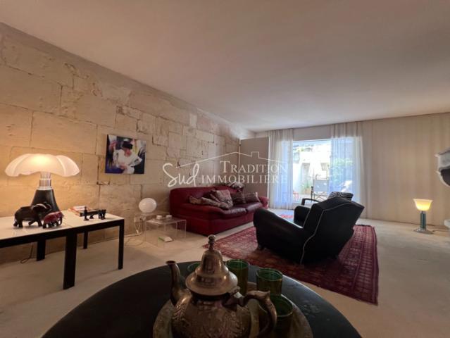MAISON DE VILLAGE SITUEE AU CALME A FONTVIEILLE