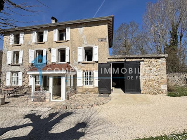 Vente Maison 8 pièces 142 m2 Montferrat