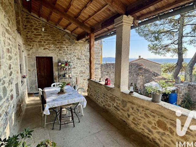 Vente Maison 8 pièces 150 m2 Saint Etienne de Fontbellon