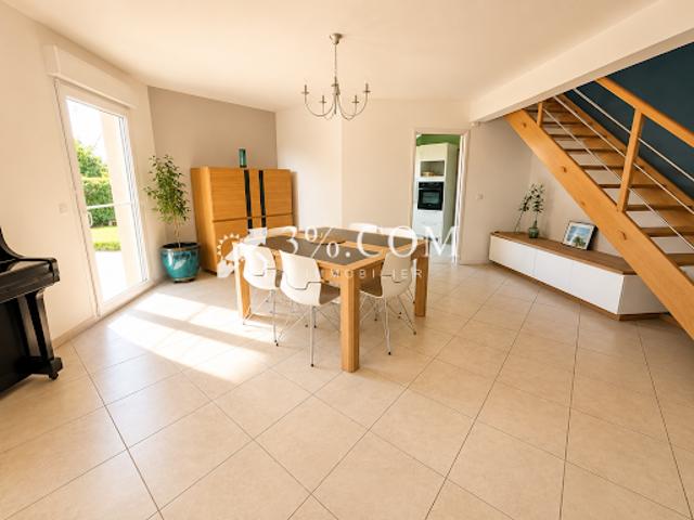 Vente Maison 8 pièces 151 m2 Crévic
