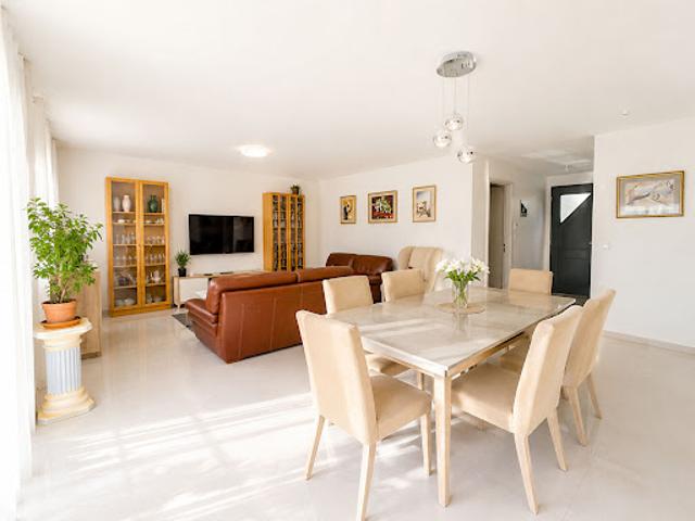 Vente Maison 8 pièces 160 m2 Condé Sainte Libiaire