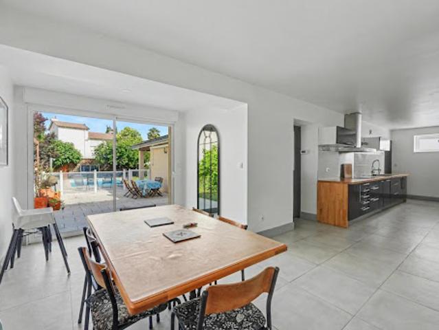 Vente Maison 8 pièces 175.03 m2 Castelginest
