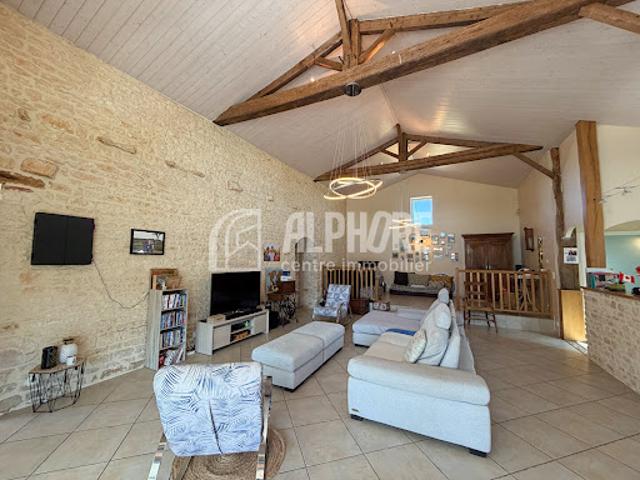 Vente Maison 8 pièces 177 m2 Sainte Gemme la Plaine