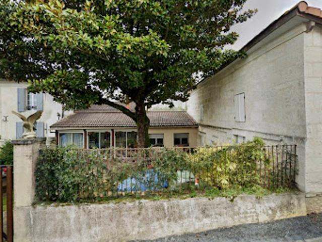 Vente Maison 8 pièces 178 m2 Montlieu la Garde