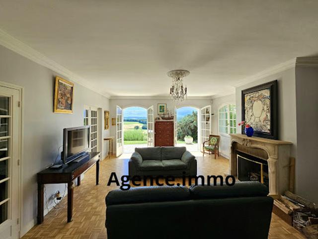 Vente Maison 8 pièces 178.45 m2 Le Mont Saint Adrien