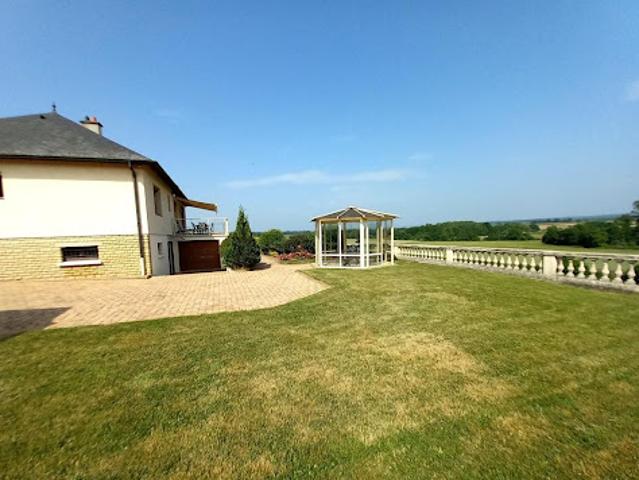 Vente Maison 8 pièces 173 m2 Génelard