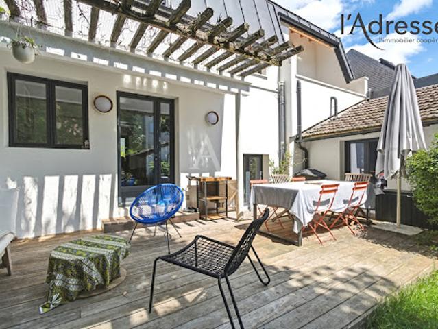 Vente Maison 8 pièces 184 m2 Suresnes