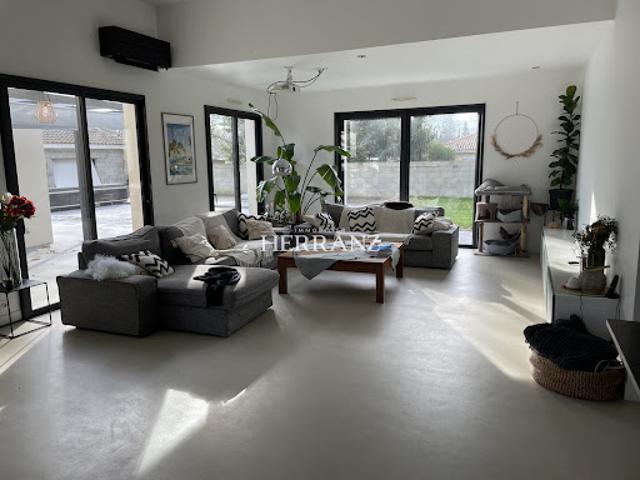 Vente Maison 8 pièces 185 m2 Gauriaguet