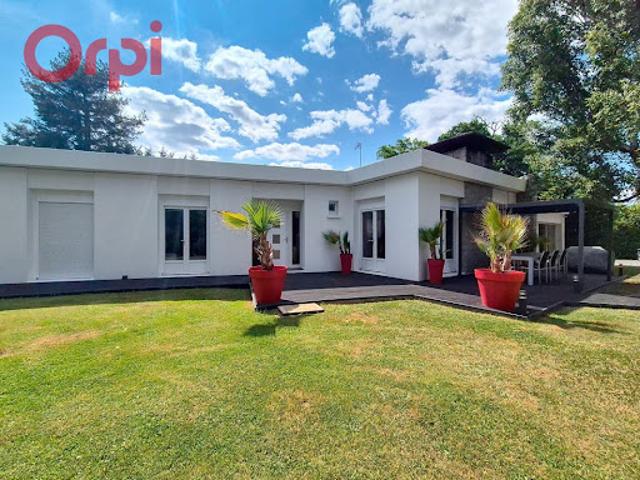 Vente Maison 8 pièces 185 m2 Saint Yorre