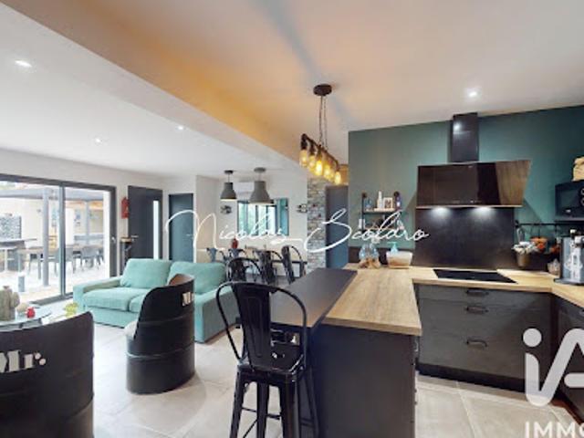 Vente Maison 8 pièces 187 m2 Saint Etienne du Grès