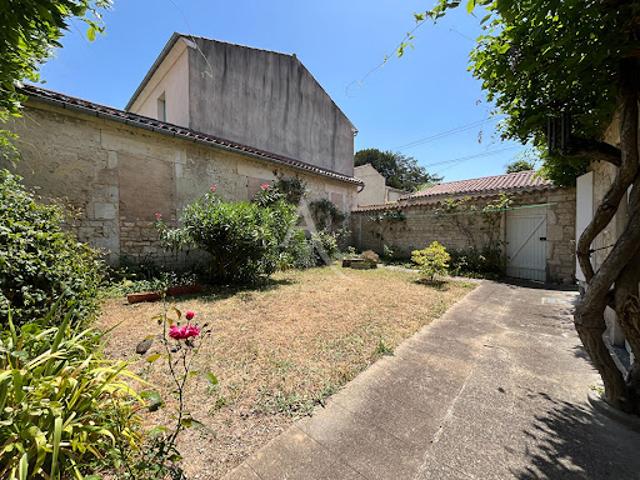 Vente Maison 8 pièces 180 m2 Fontenay le Comte