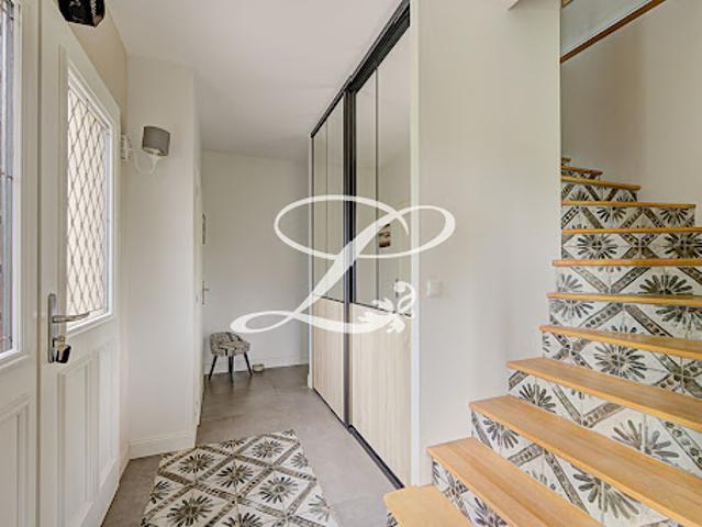 Vente Maison 8 pièces 182 m2 Le Mesnil le Roi