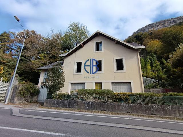 Vente Maison 8 pièces 183 m2 Virieu le Grand