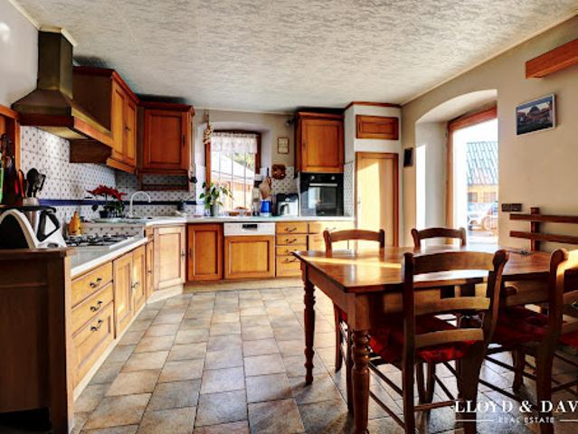 Vente Maison 8 pièces 194 m2 Lescheraines