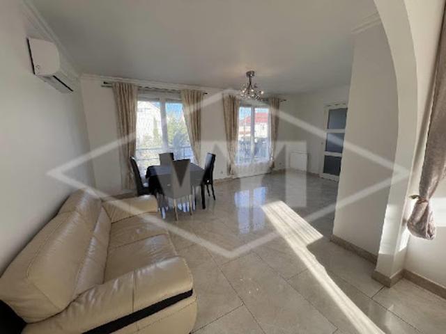 Vente Maison 8 pièces 195 m2 Combs la Ville