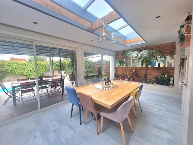 Vente Maison 8 pièces 196 m2 Meyzieu