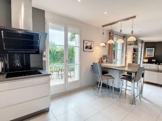 Vente Maison 8 pièces 197 m2 Ozoir la ferriere