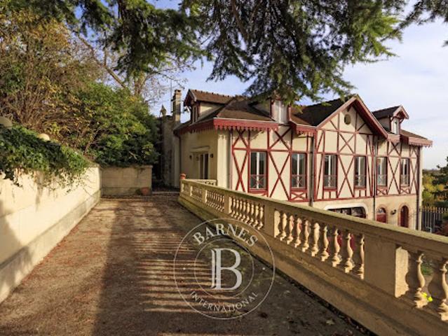 Vente Maison 8 pièces 197.05 m2 Le Mesnil le Roi
