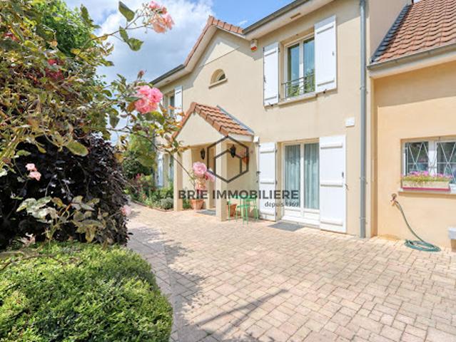 Vente Maison 8 pièces 191.93 m2 Chevry Cossigny
