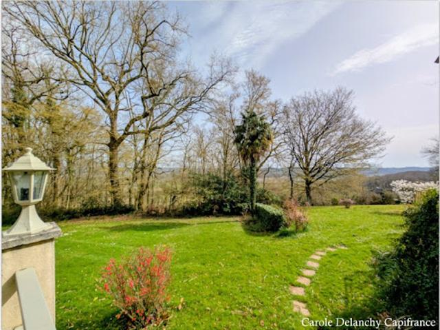 Vente Maison 8 pièces 192 m2 Castetpugon