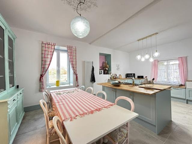 Vente Maison 8 pièces 193 m2 Courcôme