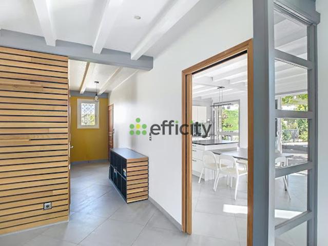 Vente Maison 8 pièces 205 m2 Genilac