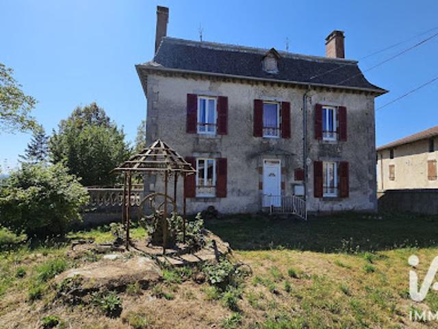 Vente Maison 8 pièces 205 m2 Saint Etienne de Maurs