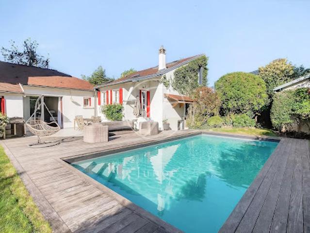 Vente Maison 8 pièces 208 m2 La Celle Saint Cloud