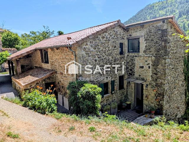 Vente Maison 8 pièces 209 m2 Aizac