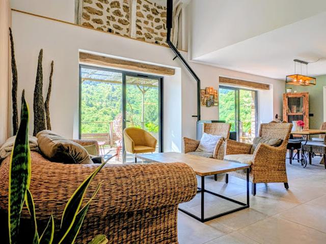 Vente Maison 8 pièces 209 m2 Aizac