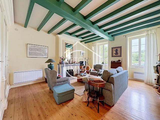 Vente Maison 8 pièces 209.32 m2 Saint Seurin de Prats