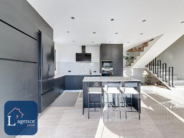 Vente Maison 8 pièces 201.7 m2 Crozet
