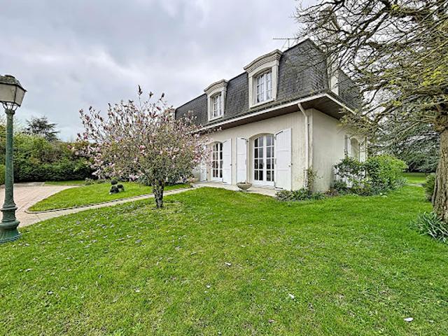 Vente Maison 8 pièces 202 m2 Craon