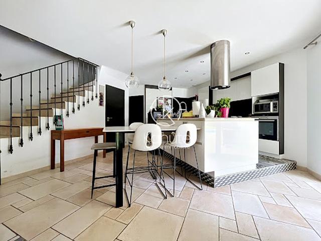Vente Maison 8 pièces 203 m2 Collonges au Mont d'Or