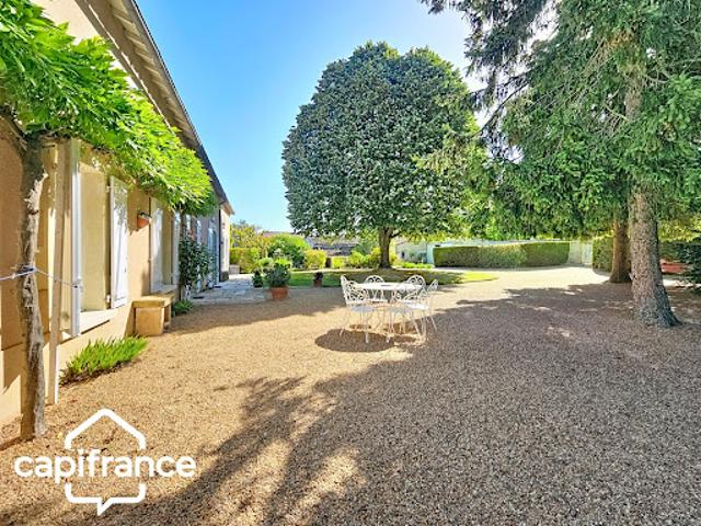 Vente Maison 8 pièces 203 m2 Saint Martin de Sanzay